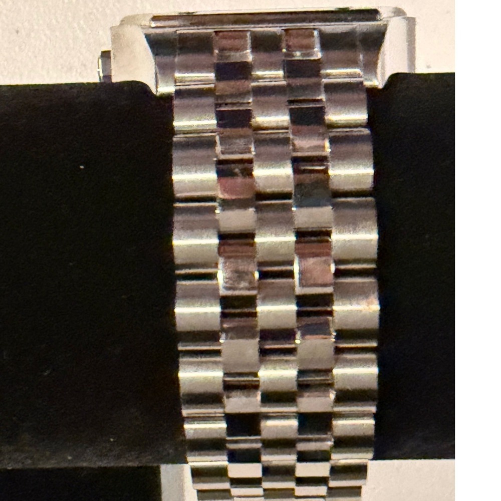 Valentino V39 Swiss Made Watch Stainless Steel Octagon Case Silver Dial Date - Picture 4 of 7